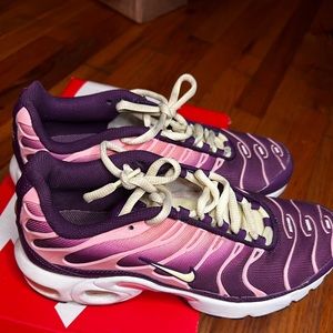 Women’s Nike size 7 and only worn twice